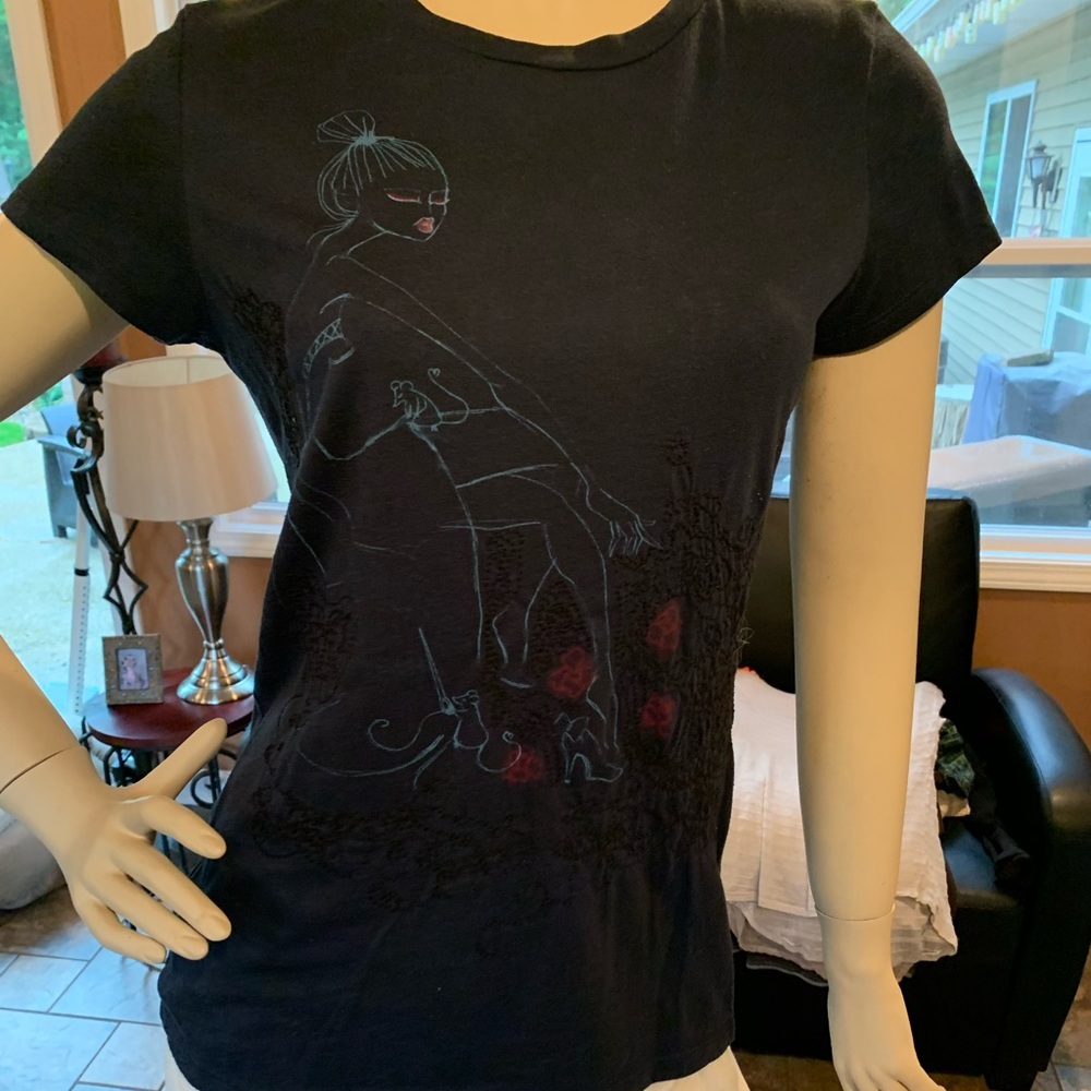 black tee